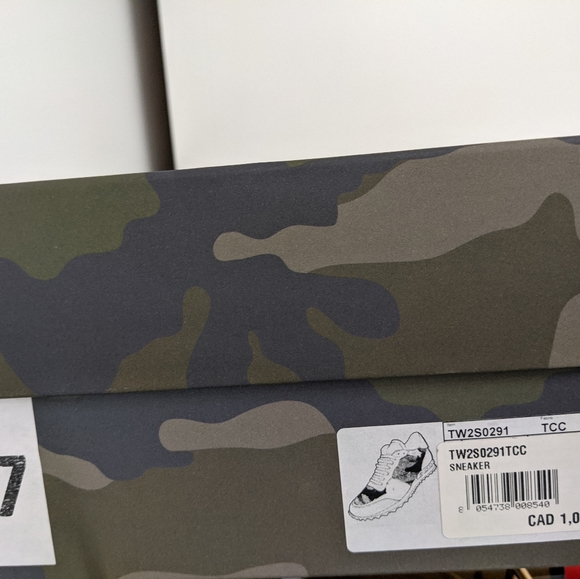 Valentino Pink & Blue Camouflage Sneakers . Size 40 - Picture 3 of 6